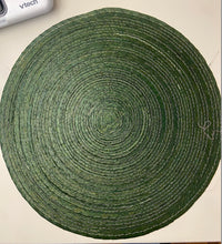 Load image into Gallery viewer, Round Woven Placemats