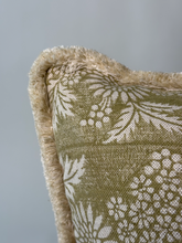Load image into Gallery viewer, Bouquet Pillow with Brush Fringe
